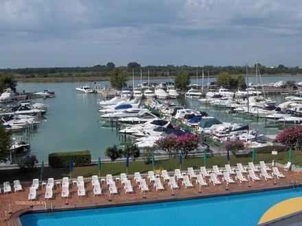 Marina Uno Hotel